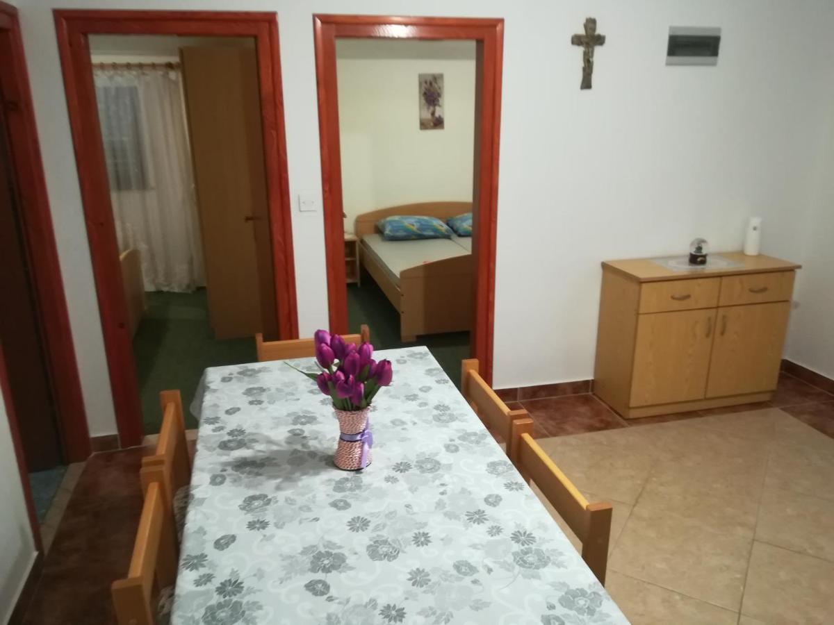 Apartman Borosa Vir Exteriör bild